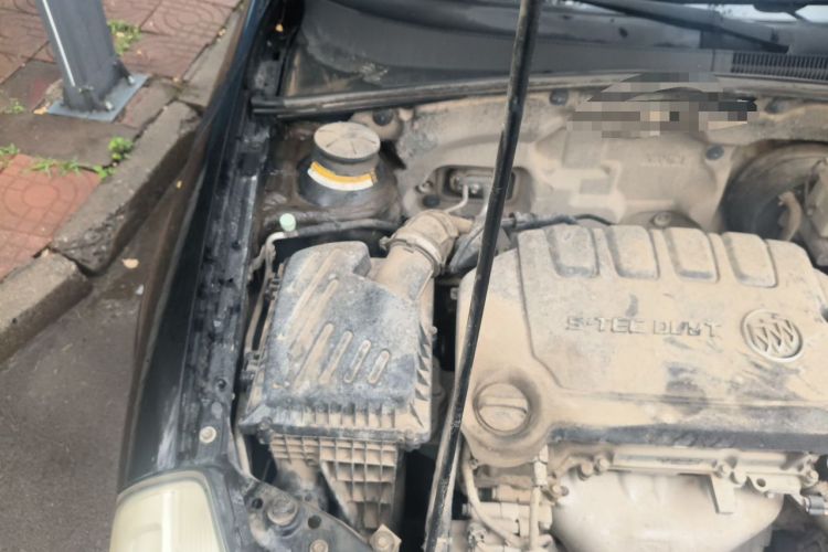 Used Buick Excelle 2013 1.5L Manual Classic Model Engine Bay Right