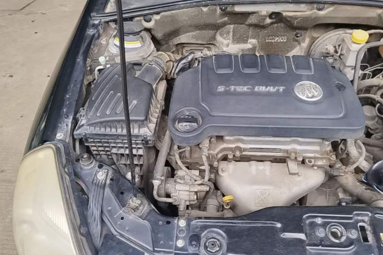 Used Buick Excelle 2013 1.5L Automatic Luxury Model Engine Bay Right