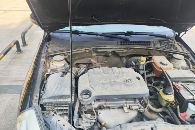 Used Buick Excelle 2013 1.5L Automatic Classic Model Engine Bay Right