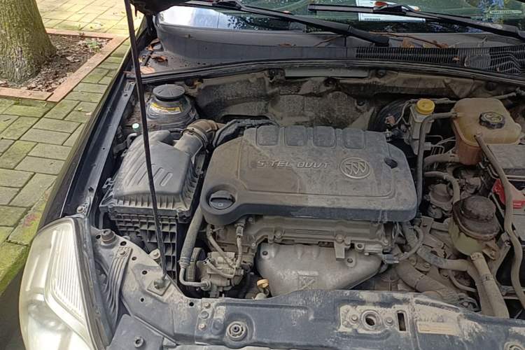 Used Buick Excelle 2013 1.5L Automatic Classic Model Engine Bay Right