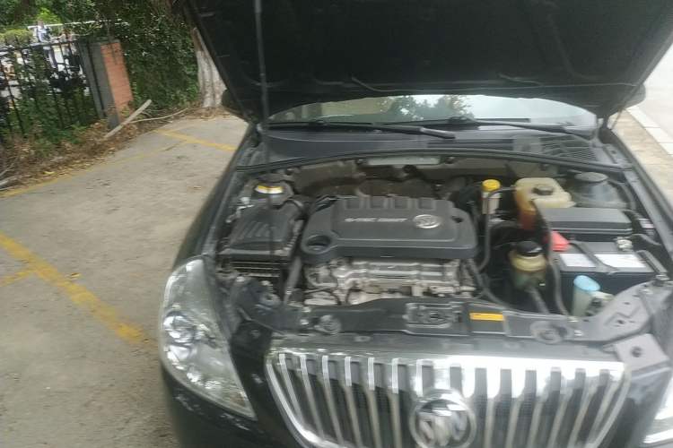 Used Buick Excelle 2013 1.5L Manual Classic Model Engine Bay Right