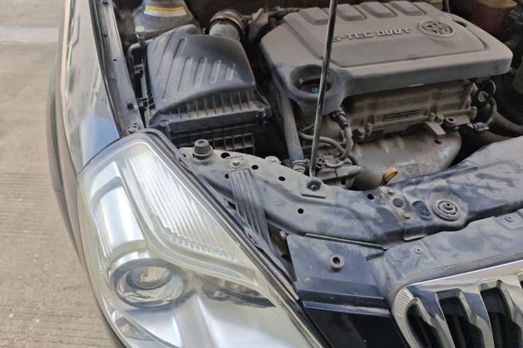 Used Buick Excelle 2013 1.5L Manual Luxury Model Engine Bay Right