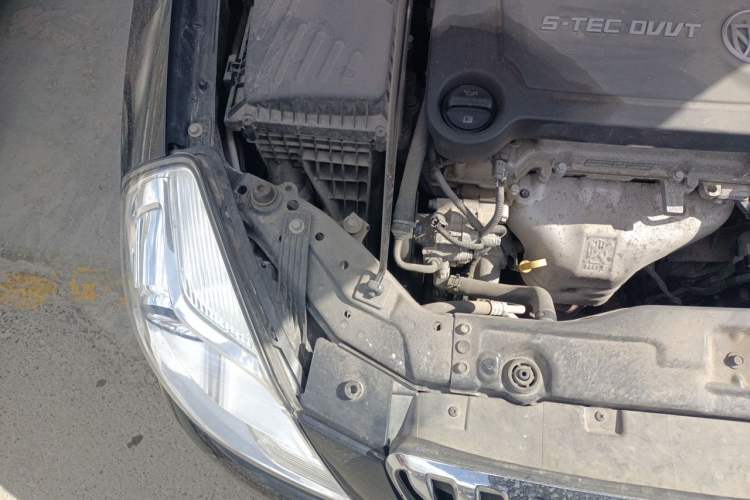 Used Buick Excelle 2013 1.5L Automatic Luxury Model Engine Bay Right