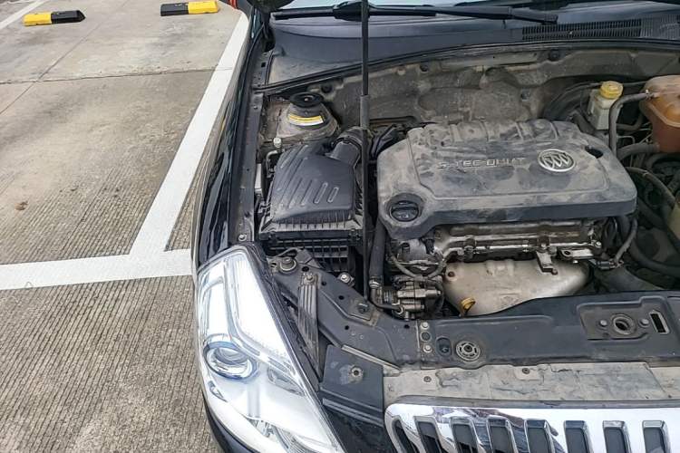 Used Buick Excelle 2013 1.5L Manual Classic Model Engine Bay Right