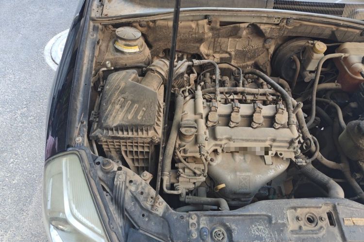 Used Buick Excelle 2013 1.5L Manual Classic Model Engine Bay Right