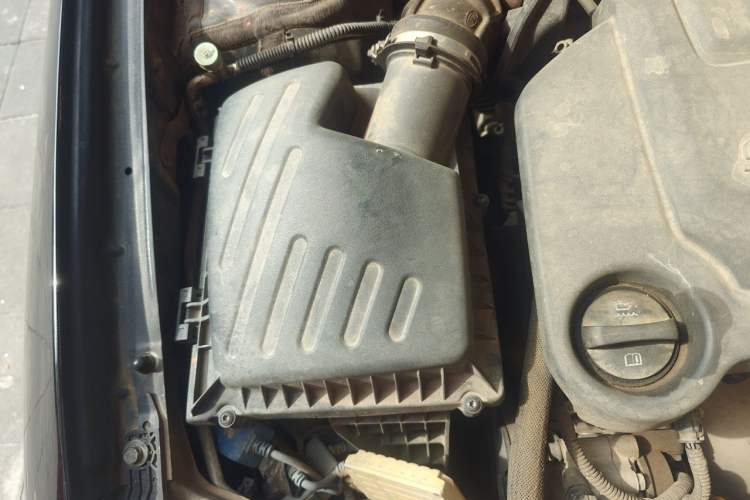 Used Buick Excelle 2013 1.5L Manual Luxury Model Engine Bay Right
