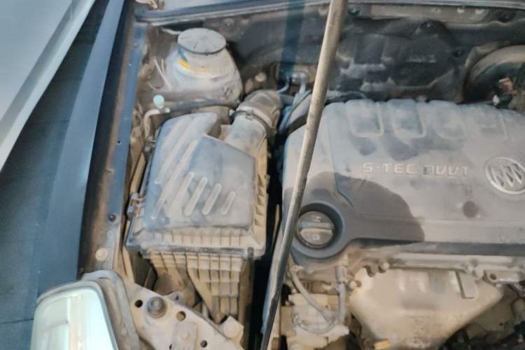 Used Buick Excelle 2013 1.5L Automatic Luxury Model Engine Bay Right