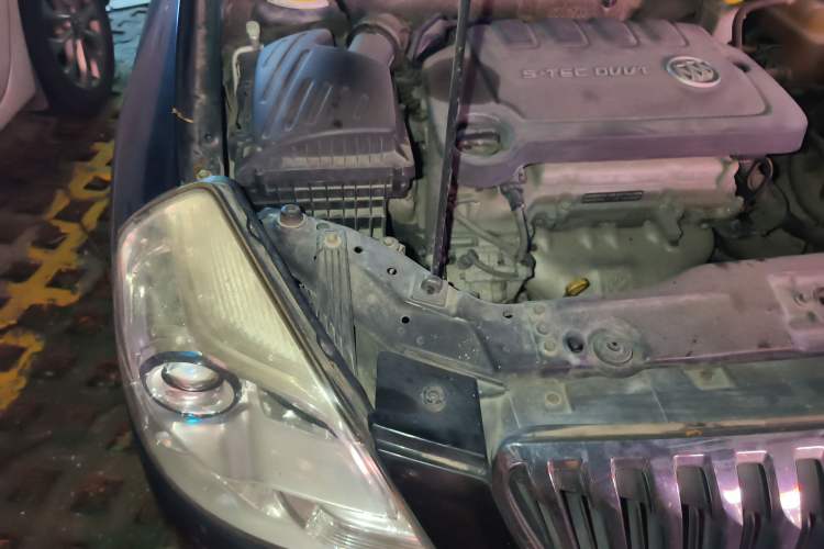 Used Buick Excelle 2013 1.5L Manual Luxury Model Engine Bay Right