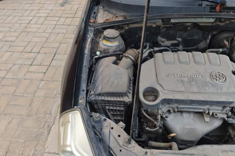 Used Buick Excelle 2013 1.5L Automatic Luxury Model Engine Bay Right