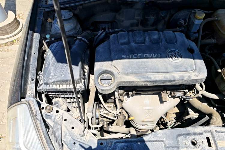Used Buick Excelle 2013 1.5L Automatic Classic Model Engine Bay Right