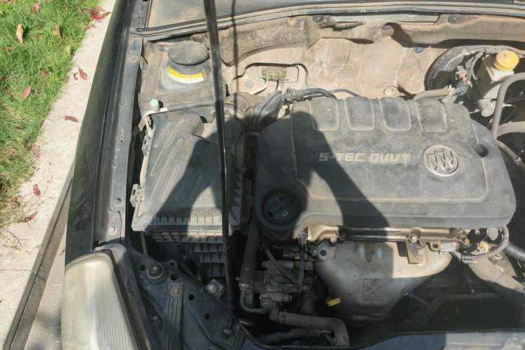 Used Buick Excelle 2013 1.5L Automatic Classic Model Engine Bay Right
