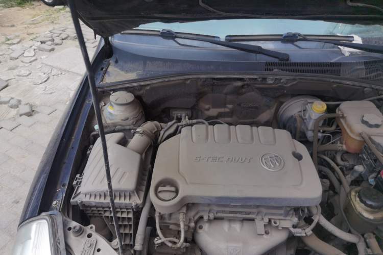 Used Buick Excelle 2013 1.5L Manual Luxury Model Engine Bay Right
