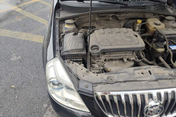Used Buick Excelle 2013 1.5L Manual Classic Model Engine Bay Right