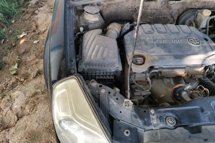 Used Buick Excelle 2013 1.5L Manual Classic Model Engine Bay Right