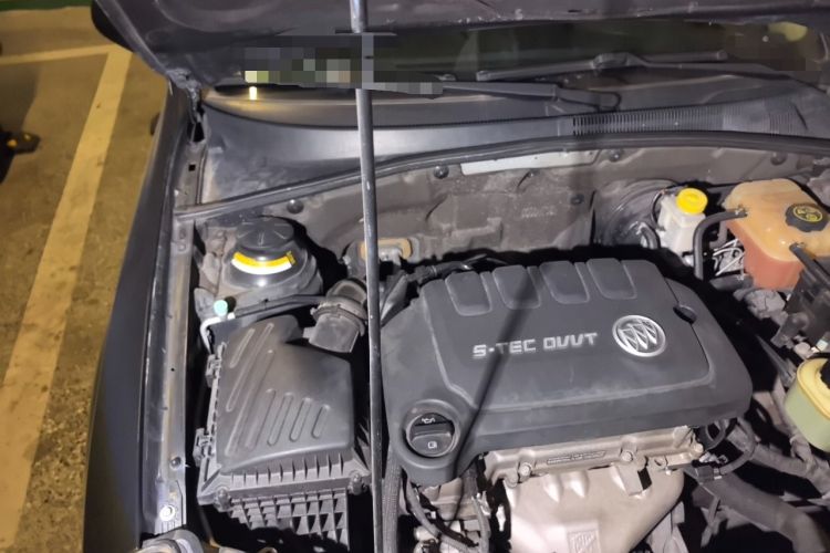 Used Buick Excelle 2013 1.5L Manual Classic Model Engine Bay Right