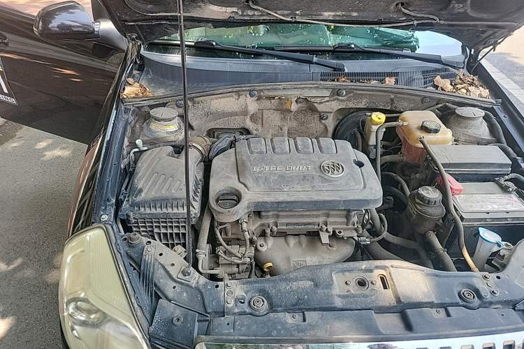 Used Buick Excelle 2013 1.5L Manual Luxury Model Engine Bay Right