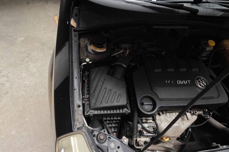 Used Buick Excelle 2013 1.5L Manual Classic Model Engine Bay Right