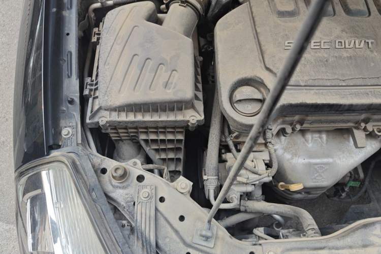Used Buick Excelle 2013 1.5L Manual Classic Model Engine Bay Right