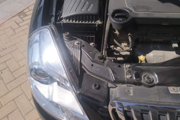 Used Buick Excelle 2013 1.5L Automatic Classic Model Engine Bay Right