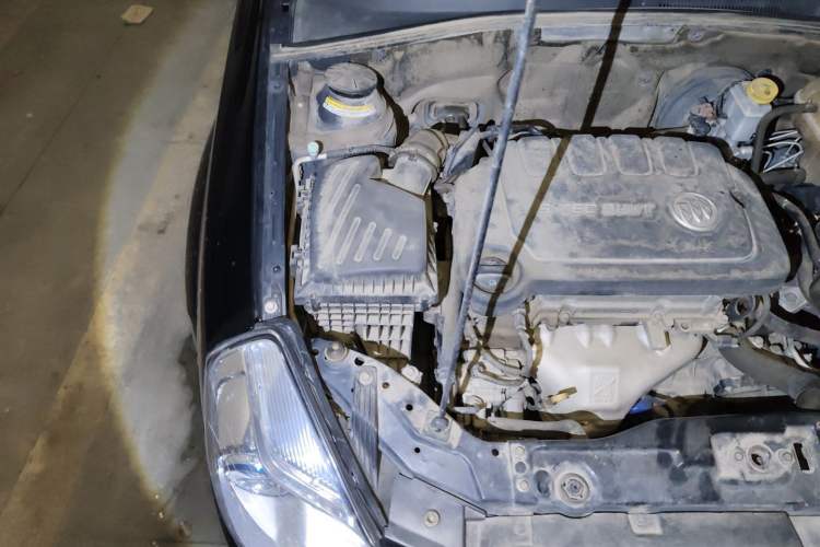 Used Buick Excelle 2013 1.5L Automatic Classic Model Engine Bay Right