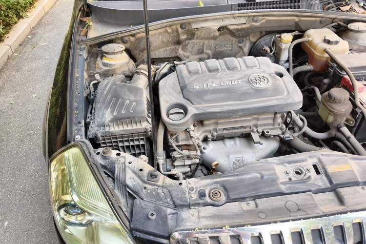 Used Buick Excelle 2013 1.5L Automatic Classic Model Engine Bay Right