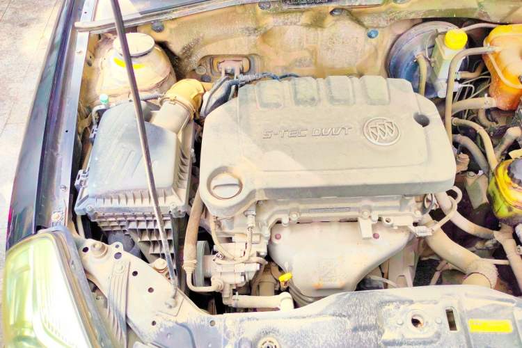 Used Buick Excelle 2013 1.5L Manual Classic Model Engine Bay Right
