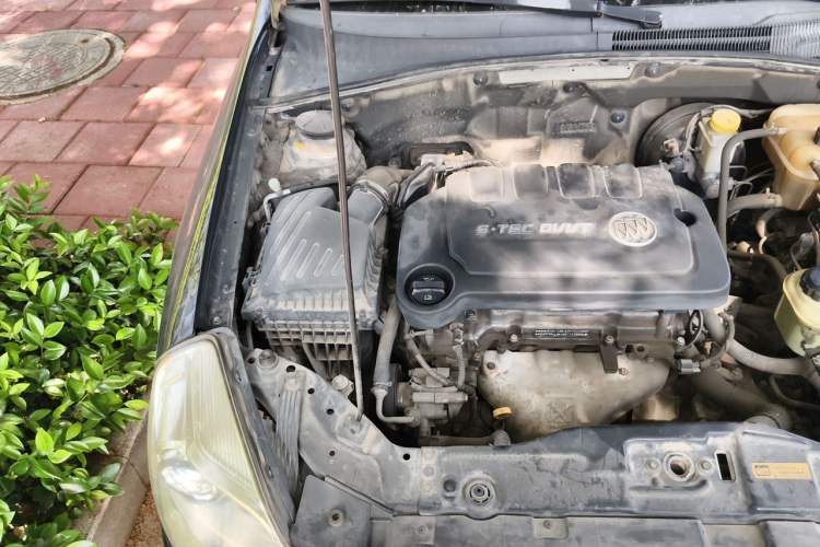 Used Buick Excelle 2013 1.5L Automatic Classic Model Engine Bay Right