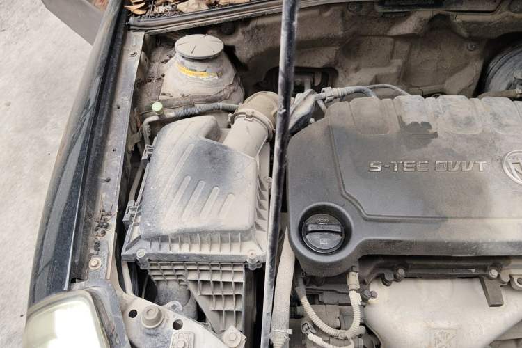Used Buick Excelle 2013 1.5L Automatic Classic Model Engine Bay Right