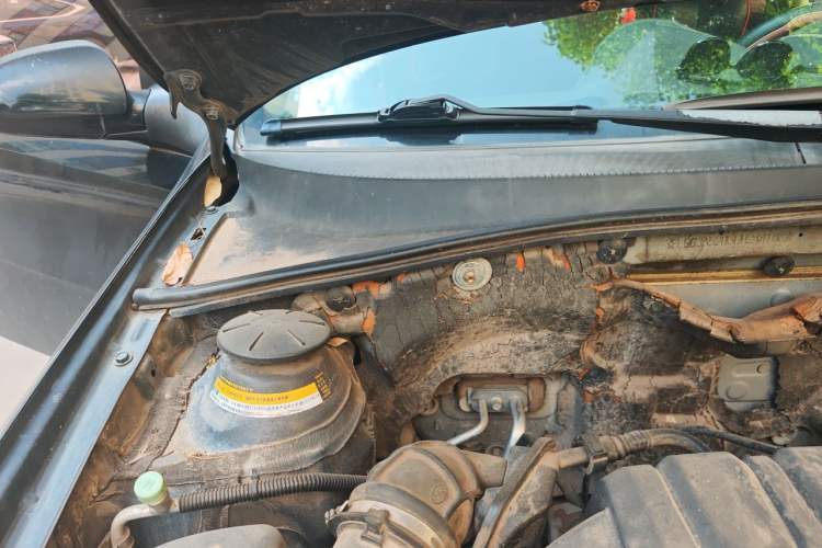 Used Buick Excelle 2013 1.5L Automatic Classic Model Engine Bay Right