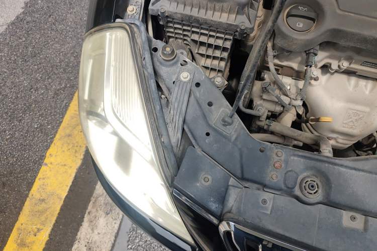 Used Buick Excelle 2013 1.5L Manual Luxury Model Engine Bay Right