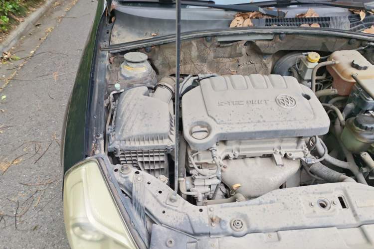 Used Buick Excelle 2013 1.5L Manual Classic Model Engine Bay Right