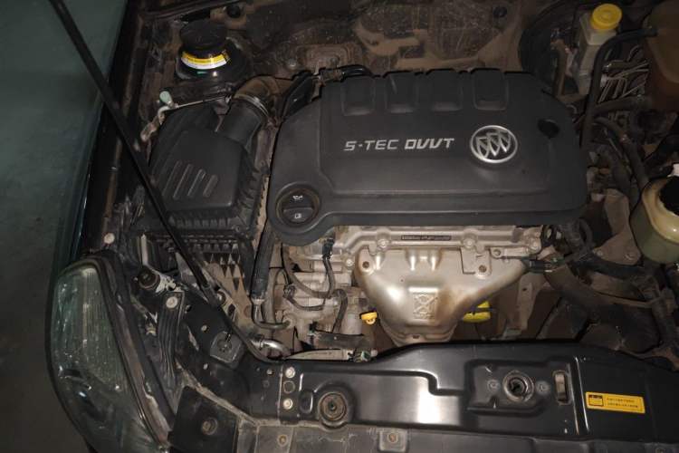 Used Buick Excelle 2013 1.5L Manual Classic Model Engine Bay Right
