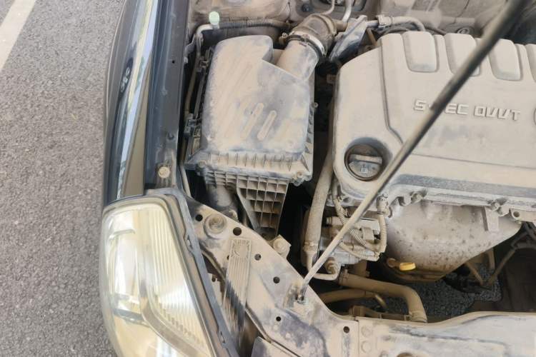 Used Buick Excelle 2013 1.5L Manual Classic Model Engine Bay Right