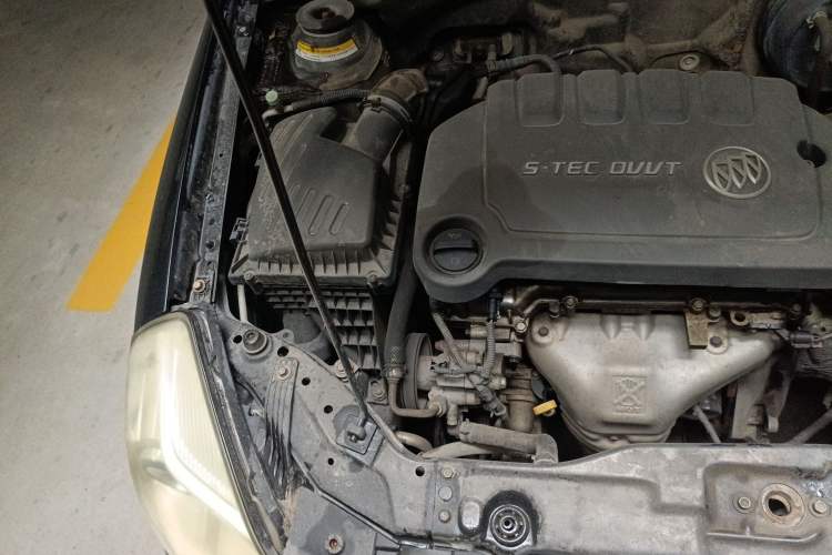 Used Buick Excelle 2013 1.5L Manual Classic Model Engine Bay Right