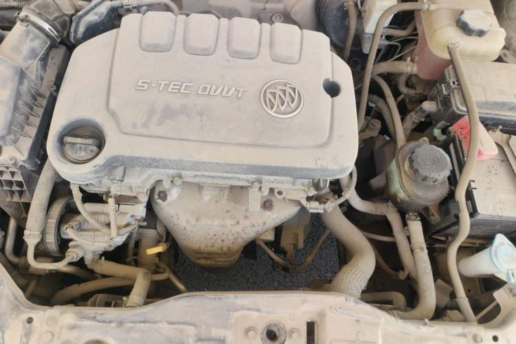 Used Buick Excelle 2013 1.5L Manual Classic Model Engine Bay