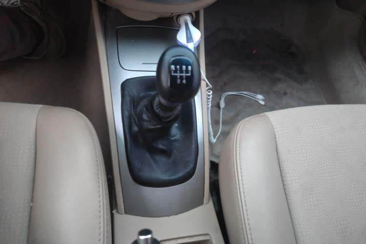 Used Buick Excelle 2013 1.5L Manual Classic Model Gear Lever