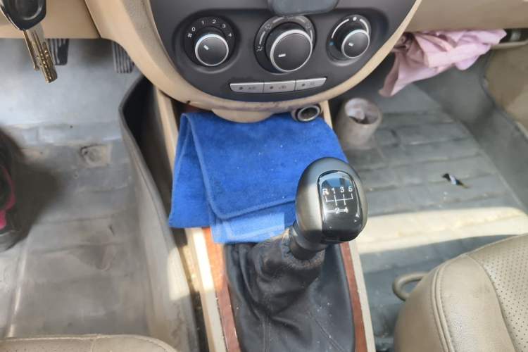 Used Buick Excelle 2013 1.5L Manual Luxury Model Gear Lever