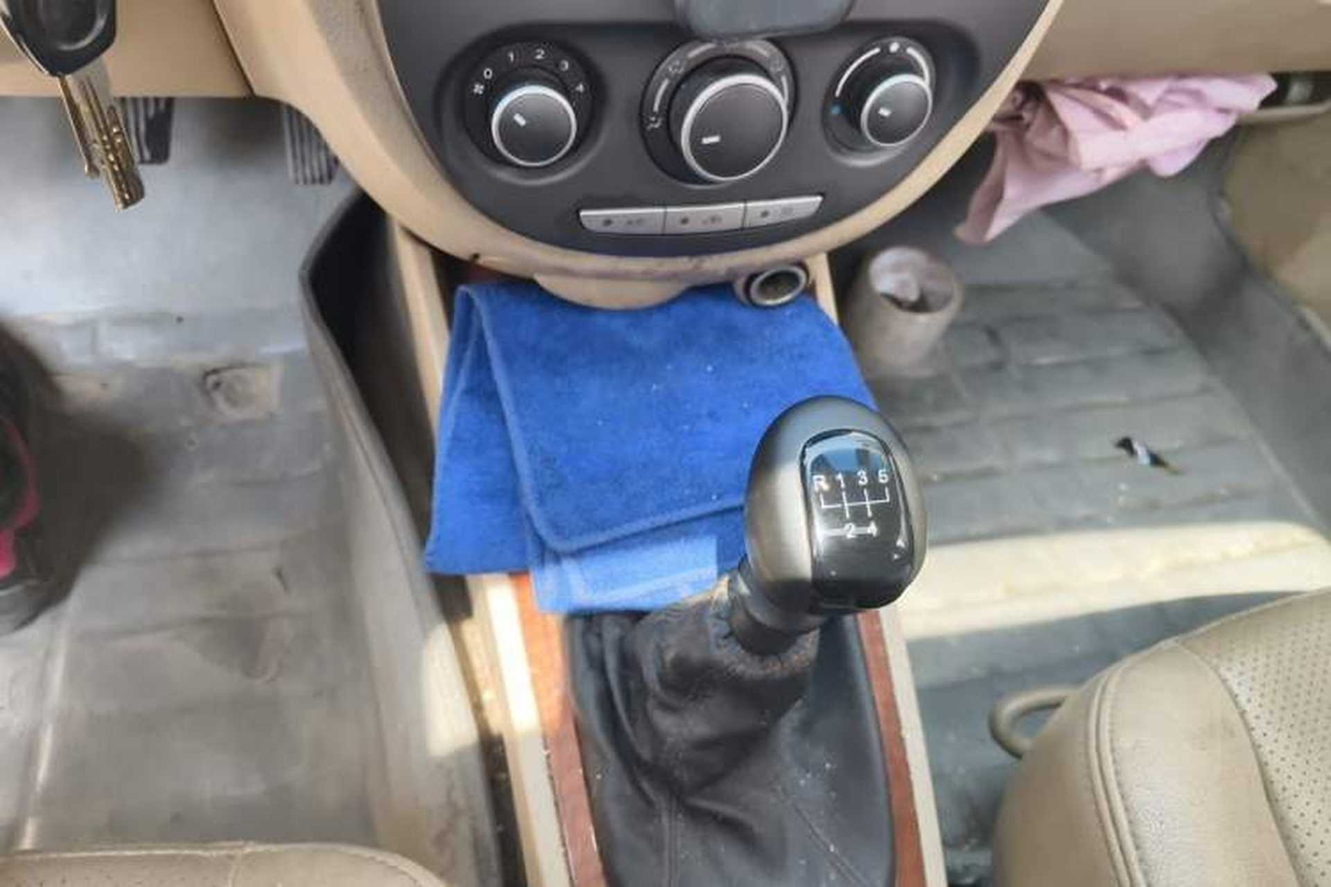Used Buick Excelle 2013 1.5L Manual Luxury Model Gear Lever