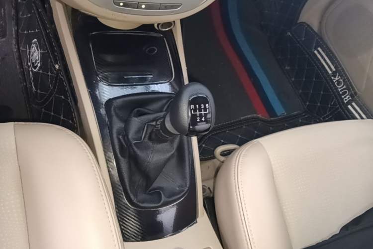 Used Buick Excelle 2013 1.5L Manual Classic Model Gear Lever