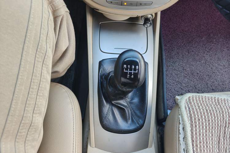 Used Buick Excelle 2013 1.5L Manual Classic Model Gear Lever