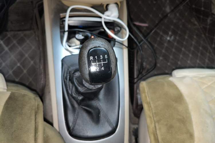 Used Buick Excelle 2013 1.5L Manual Classic Model Gear Lever
