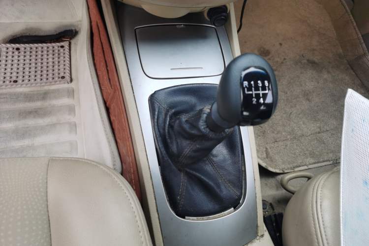 Used Buick Excelle 2013 1.5L Manual Classic Model Gear Lever