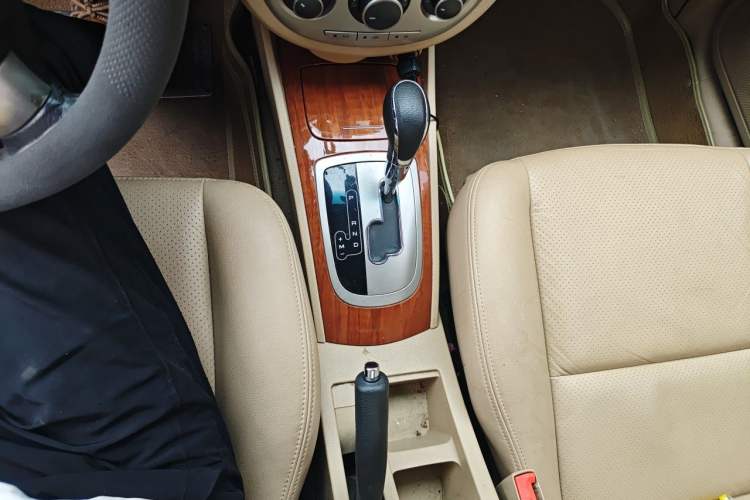 Used Buick Excelle 2013 1.5L Automatic Luxury Model Gear Lever