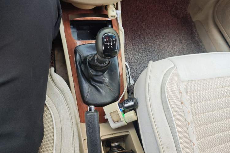 Used Buick Excelle 2013 1.5L Manual Luxury Model Gear Lever
