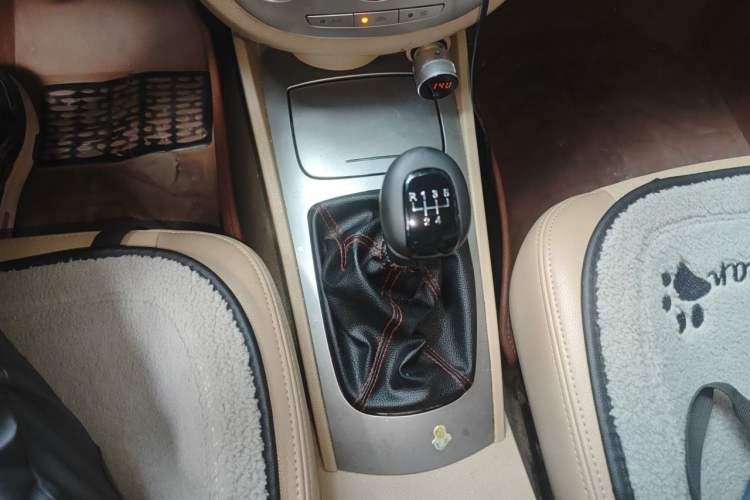 Used Buick Excelle 2013 1.5L Manual Classic Model Gear Lever