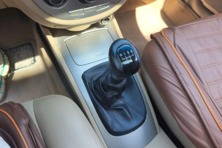 Used Buick Excelle 2013 1.5L Manual Classic Model Gear Lever