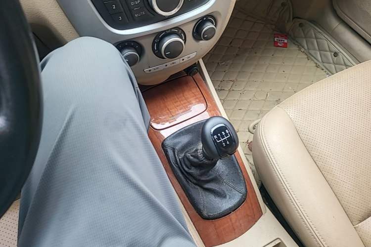 Used Buick Excelle 2013 1.5L Manual Classic Model Gear Lever