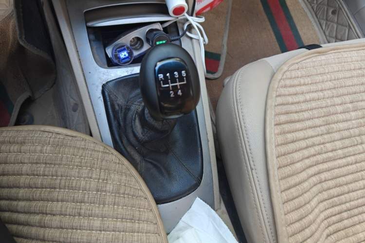 Used Buick Excelle 2013 1.5L Manual Classic Model Gear Lever