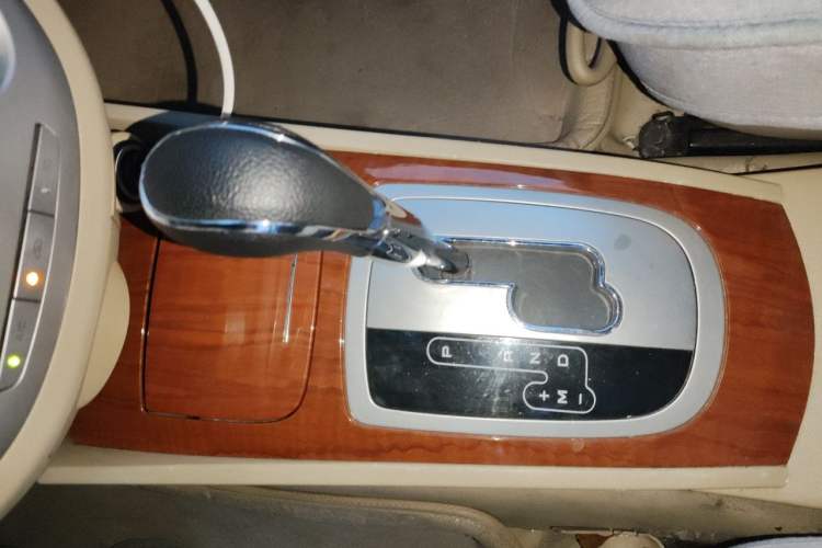 Used Buick Excelle 2013 1.5L Automatic Luxury Model Gear Lever