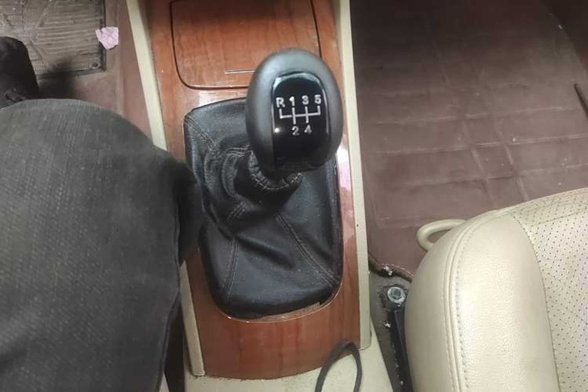 Used Buick Excelle 2013 1.5L Manual Luxury Model Gear Lever